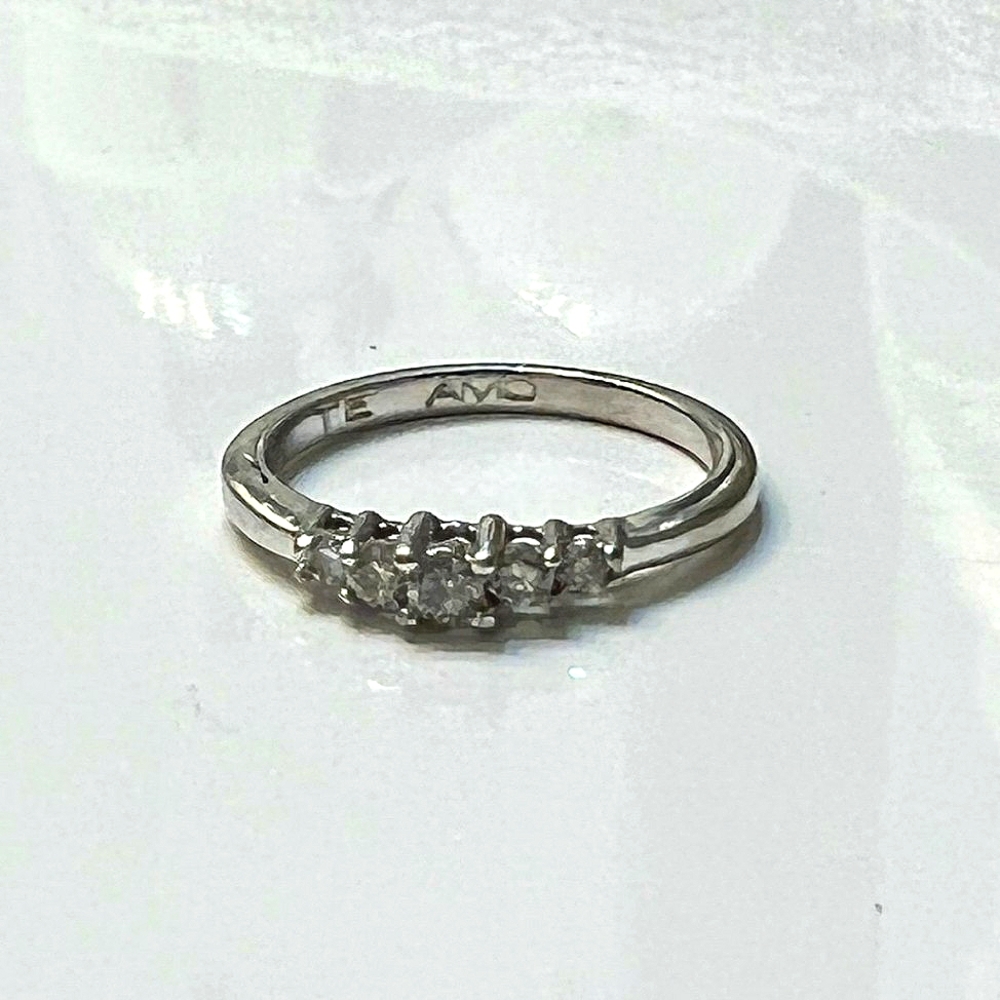 White gold "Te Amo" promise ring